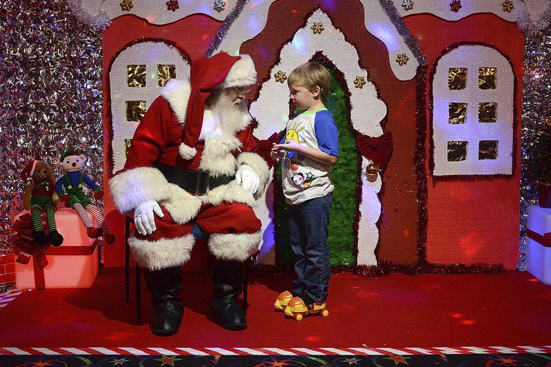 Holiday hero, anti-hero draw crowds